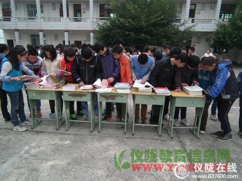 银山中学举行“优秀作业展评”活动