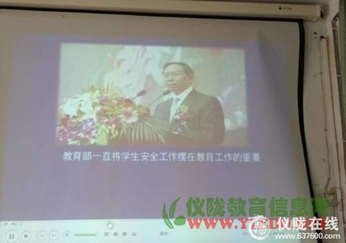 五福小学组织学生观看安全专题教育片