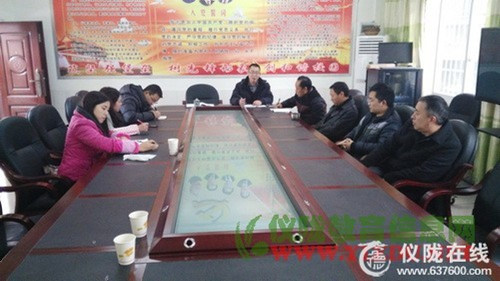 铜鼓小学召开六年级工作推进会