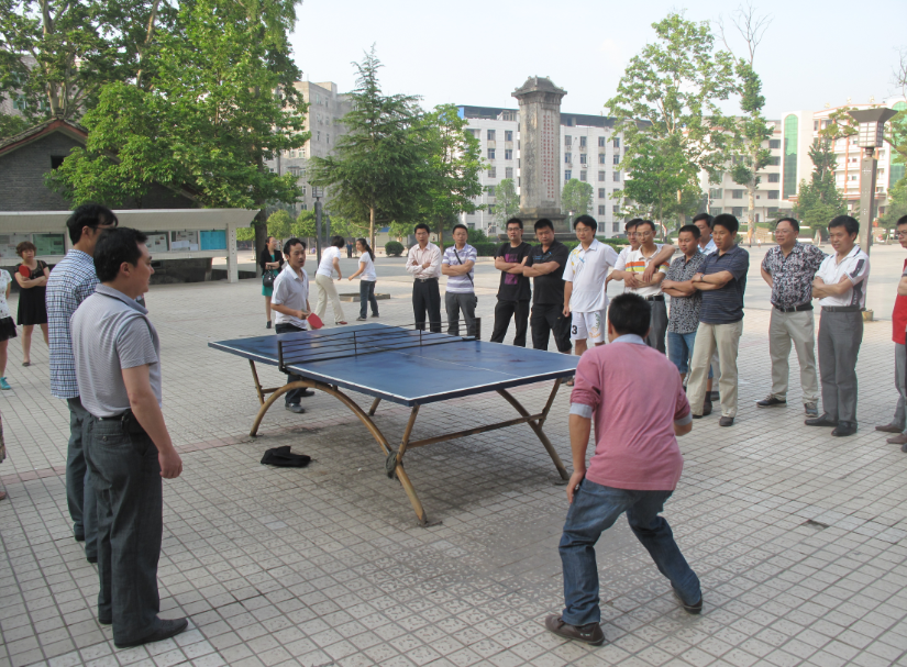 马鞍中学工会举办教职工趣味运动会