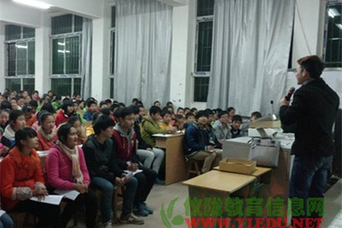 文星中学举办“中考作文创新写作”主题讲座