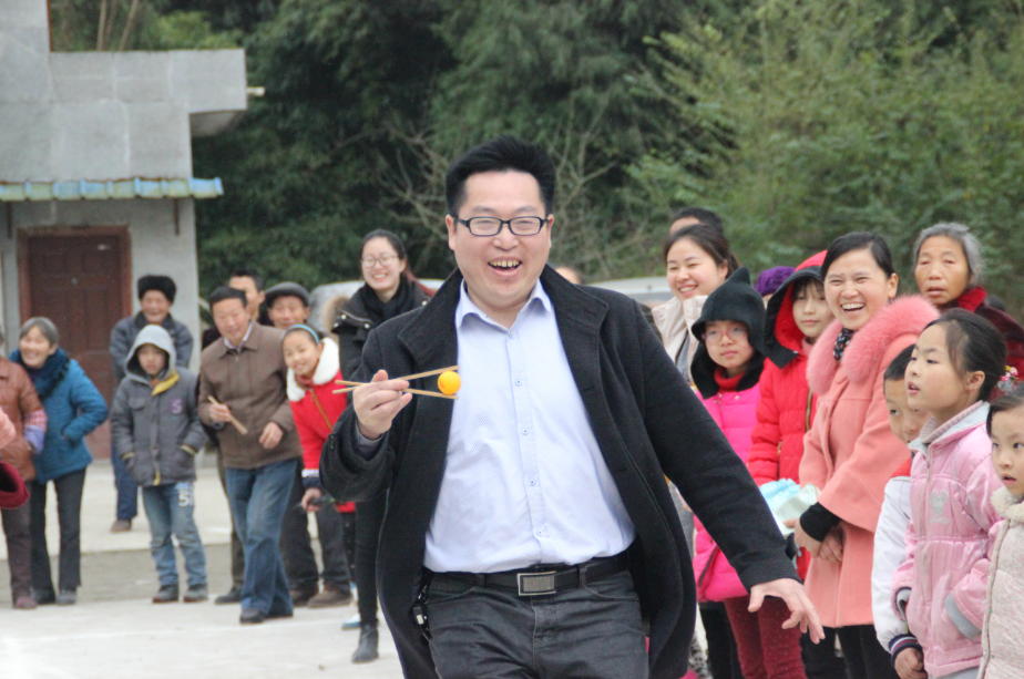 丁字桥希望小学举行“家校共育•亲子运动会”