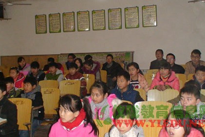 思德小学开展青年教师评课比赛活动