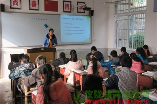 日兴中学开展“三课”验收工作