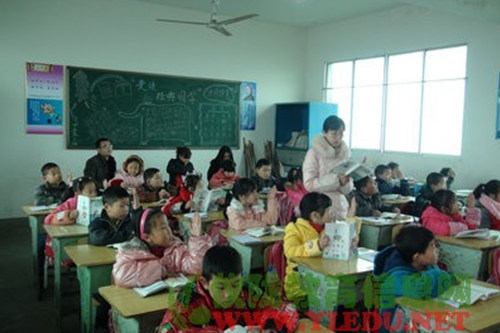 新政教育督导组来银山小学进行三课复评验收