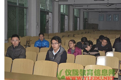 保平小学召开毕业班阶段总结会