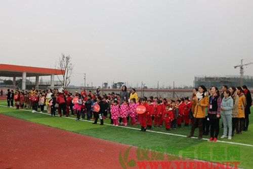 离堆小学隆重举行首届师生运动会