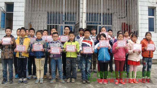 银山小学举行毕业班月考表彰会