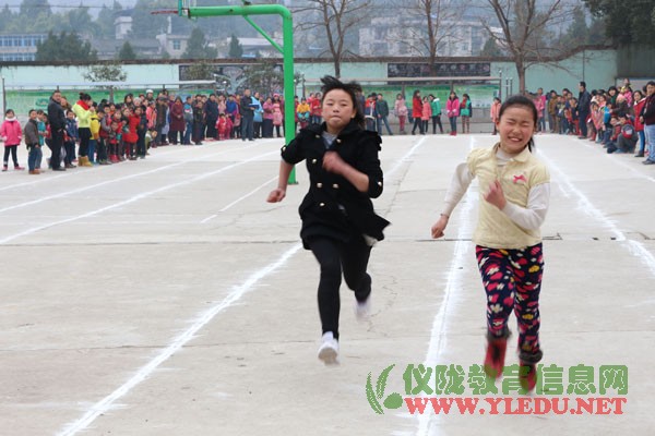 中坝小学顺利举行学生冬季运动会