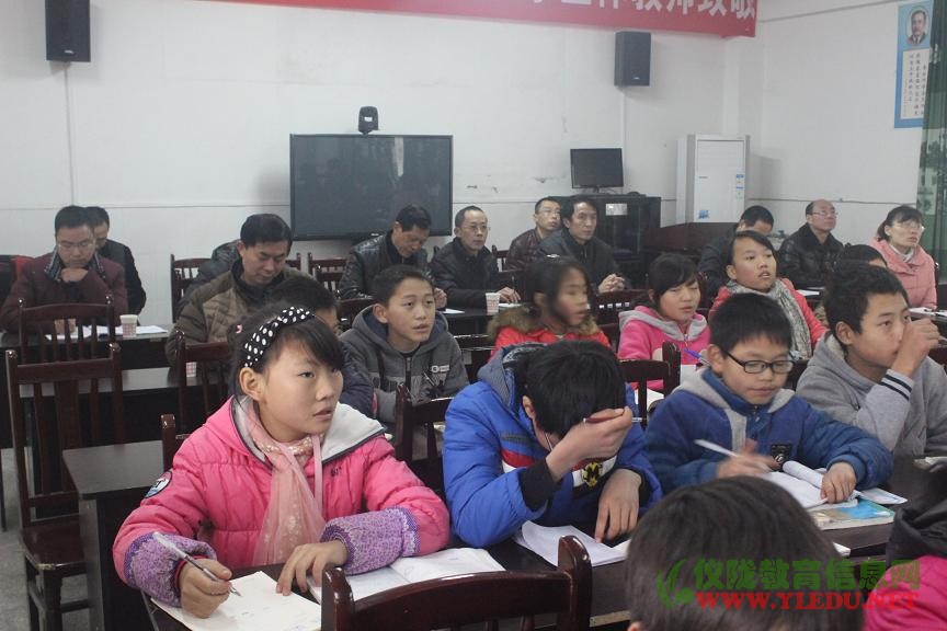 新政片区初中数学“三课复评”考核小组莅临柴井八一希望小学