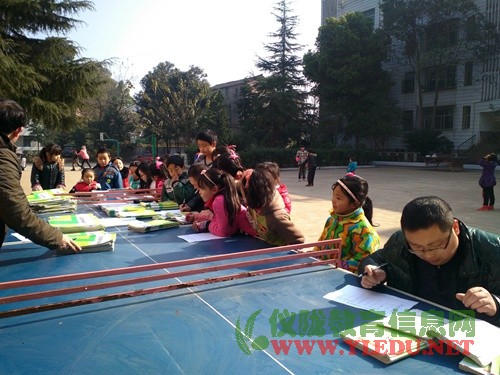 歧山小学作业展评活动