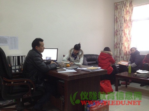 磨盘小学举行教师期末工作座谈会