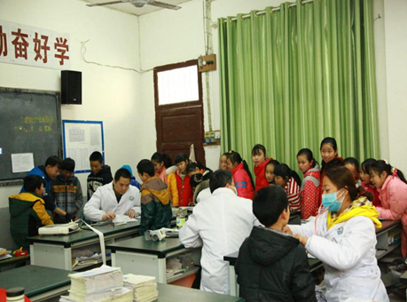 乐兴小学毕业班学生接受体检