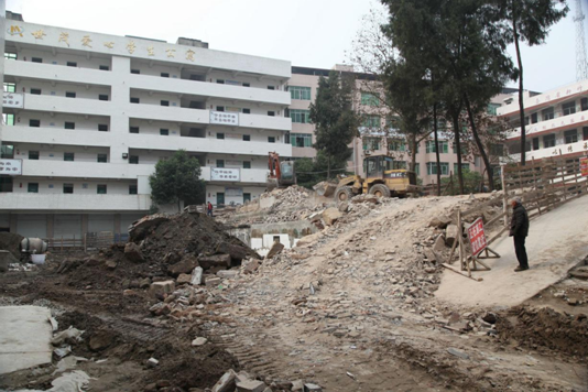 数九寒天   乐兴小学综合楼修建热火朝天