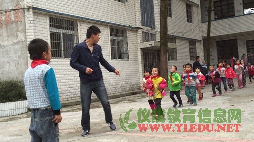 磨盘小学举行消防应急疏散逃生演练