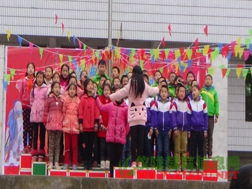 赛金小学举行“诵读国学经典 传承文明礼仪”歌咏比赛