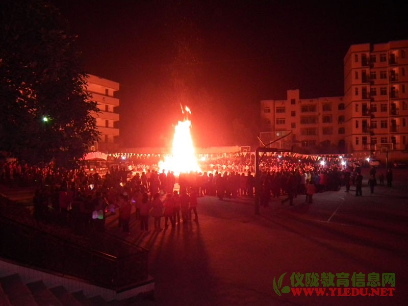 中坝小学成功举办“庆元旦”篝火晚会
