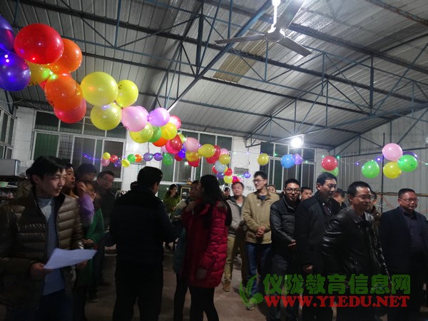 思德小学教职工欢欢喜喜迎新年