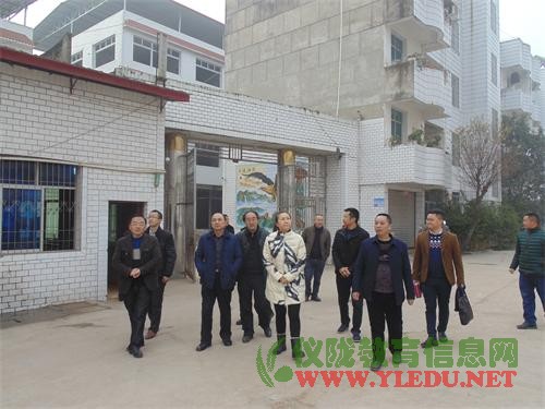 县委副书记任萍深入义门小学调研