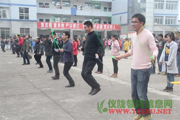 新政初中举行教职工跳绳比赛