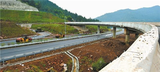 10月12日 巴南广高速南充营山至巴中段试通车