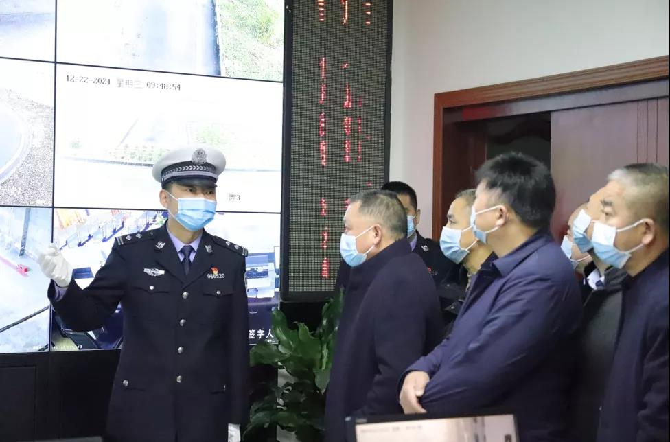 向人民报告 请人民监督 让人民满意！仪陇县公安局邀请群众走进警营