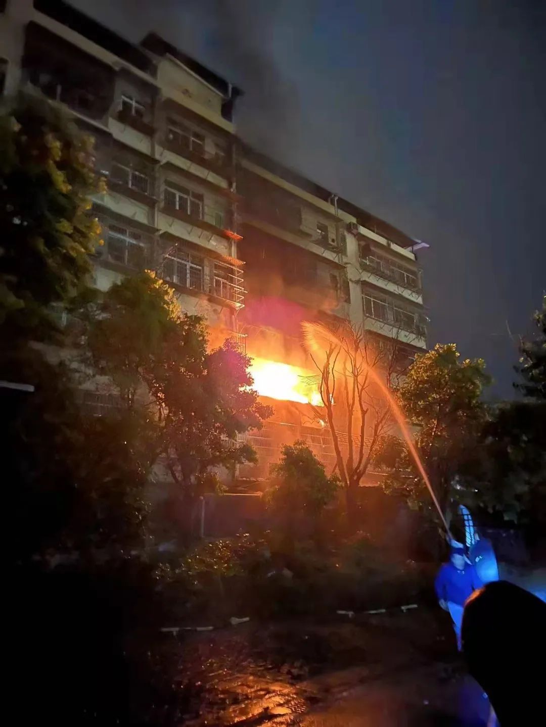 突发！仪陇油金街一住户家中发生爆燃事故及情况通报。