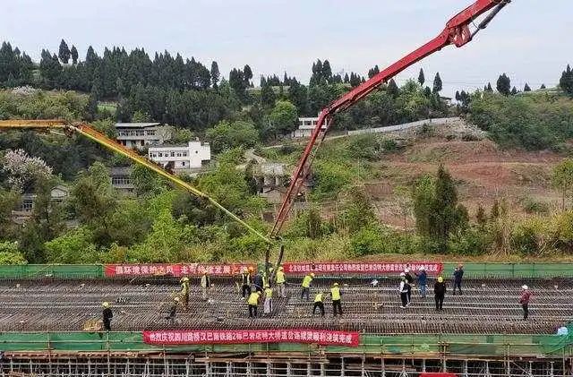 好消息！汉巴南铁路全线首个道岔连续梁合龙