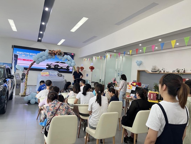 智慧觉醒，未来体验，汽车机器人欧尚Z6蓝鲸动力全球上市发布双料