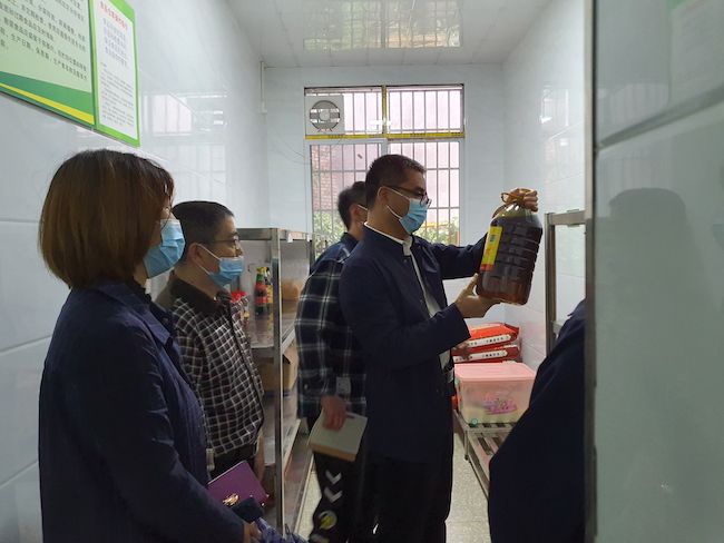 仪陇新政幼儿园迎接县政法调研督导